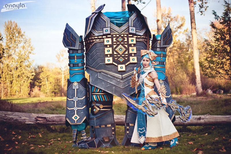 Illustration for article titled Guild Wars 2 Cosplay Includes 9-Foot-Tall Golem